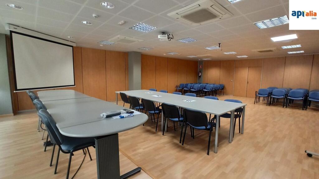 Viviendas en Lleida - EXCLUSIVA APIALIA: Amplia y funcional oficina en venta – ¡Lista para empezar a trabajar!