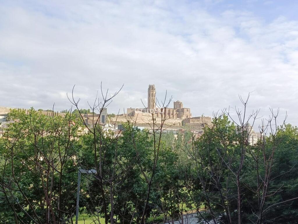 ? ¡Oportunidad para inversores! Edificio en venta en el centro de Lleida – Rentabilidad del 6%