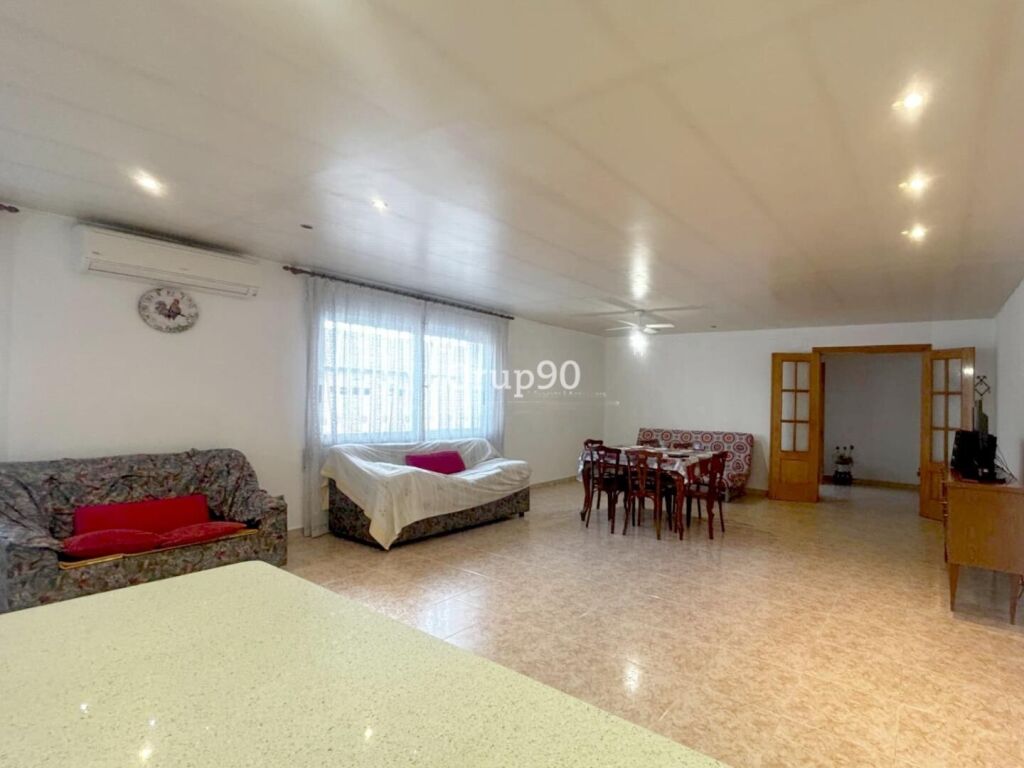 GRAN CASA CON ALMACÉN EN ARBECA – UNA OPORTUNIDAD ÚNICA