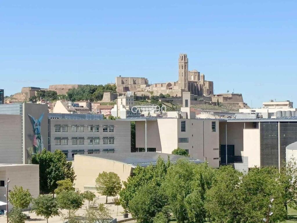 Edificio en venta en Lleida zona Cappont