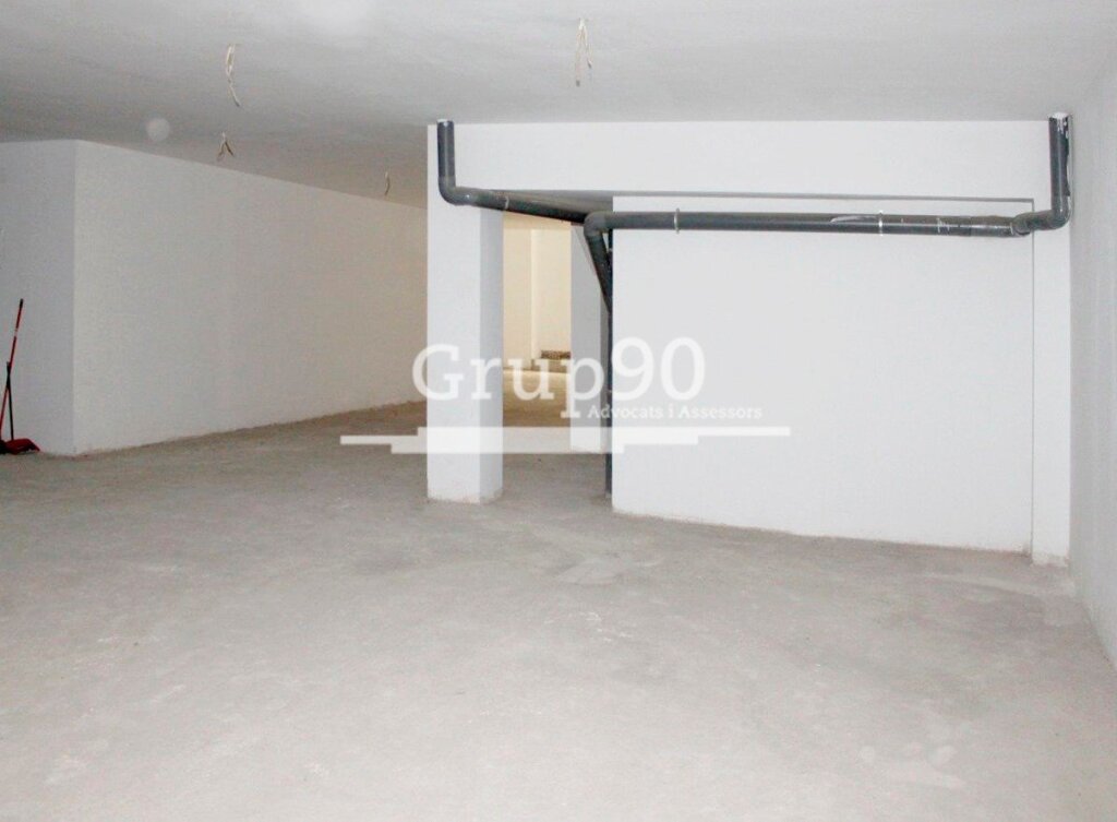 local comercial en alfred perenya foto grande (2)