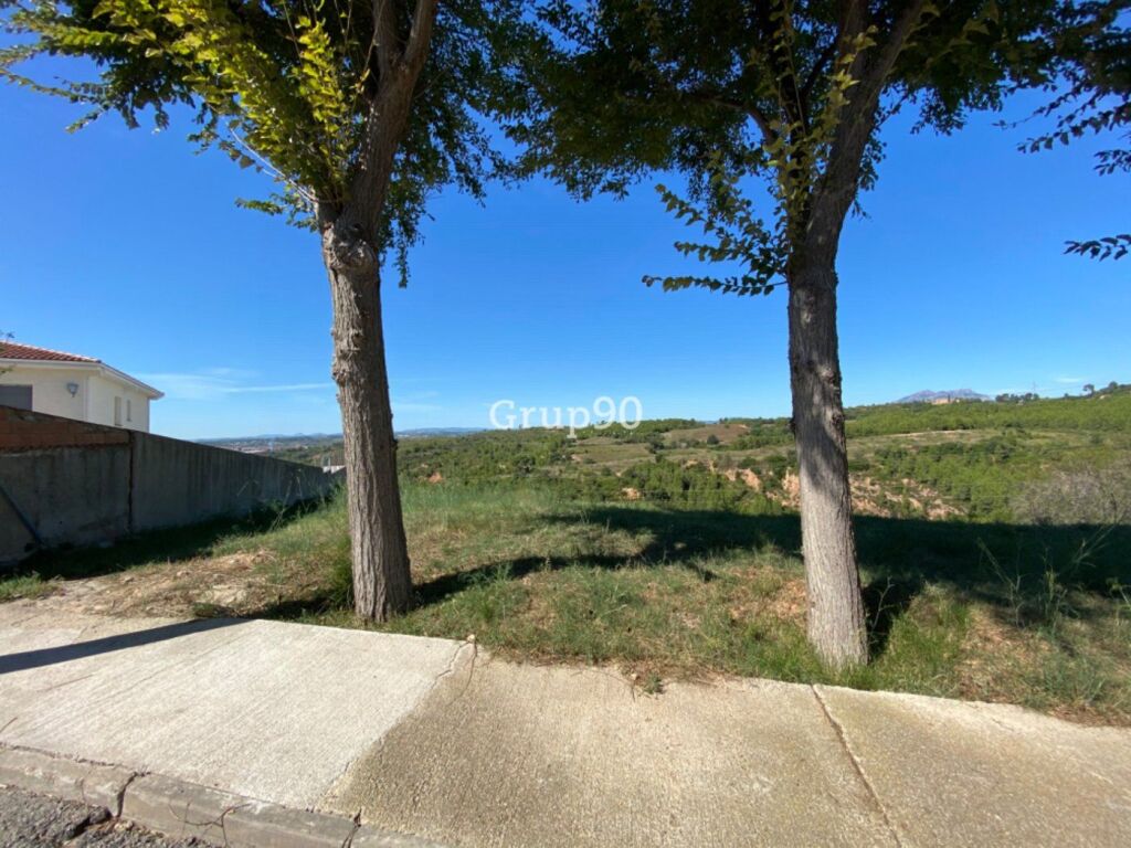 parcela residencial de 2.000 m2 en castellbisbal foto grande (3)