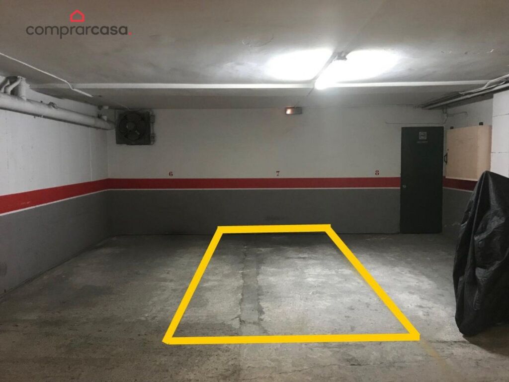 Foto plaza de parking para 2 motos o coche pequeño en zona rambla ferran