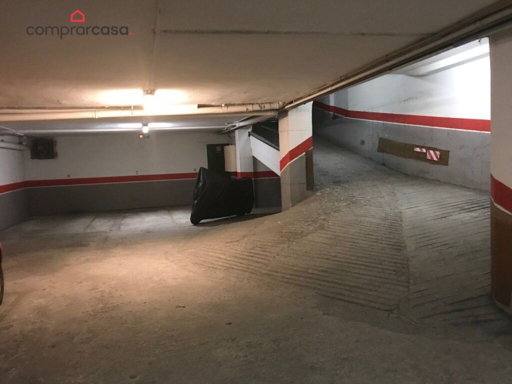 plaza de parking para 2 motos o coche pequeño en zona rambla ferran foto grande (2)