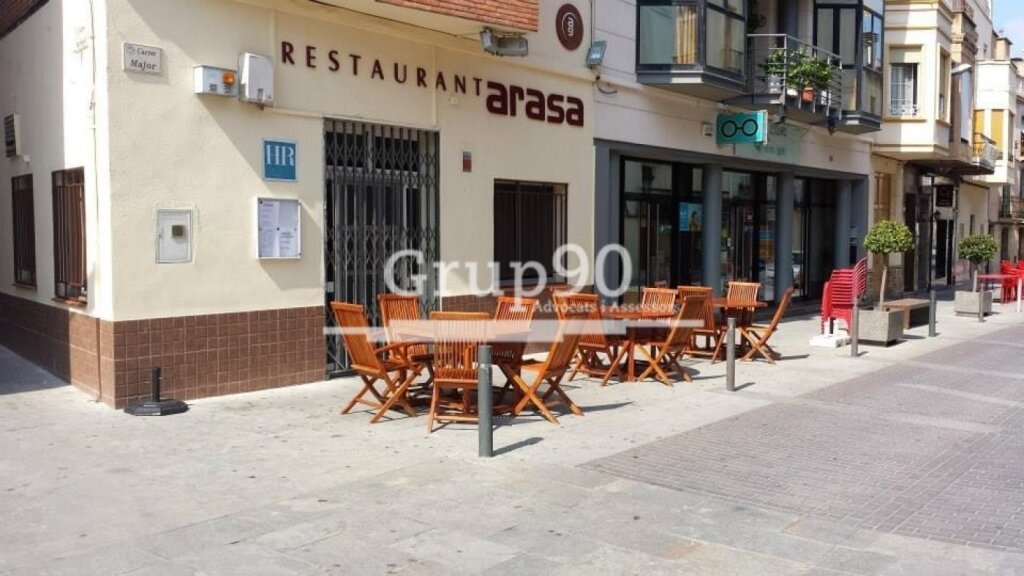 hostal-restaurante en la plaza del pueblo foto grande (3)