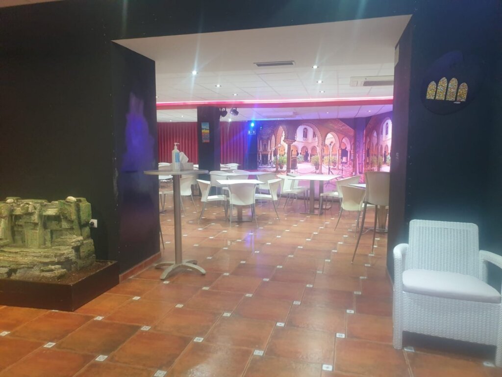 local / salón de fiestas en zona turistica - foto grande (2)