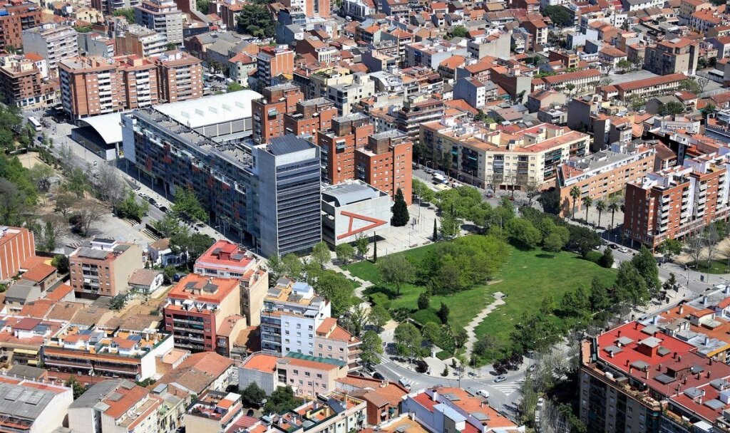 edificio de oficinas en mollet del vallés foto grande (3)