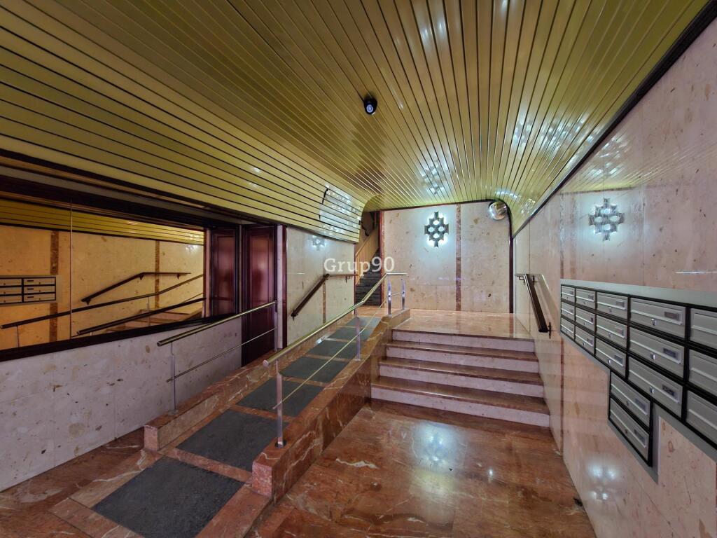se vende oficinas en cristofol de boleda foto grande (3)