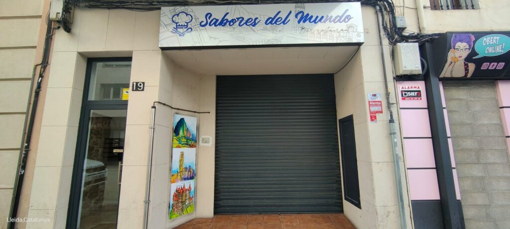 Sillas bar  de segunda mano - DISPONEMOS DE AMPLIO LOCAL EN ALQUILER ZONA ESCORXADOR