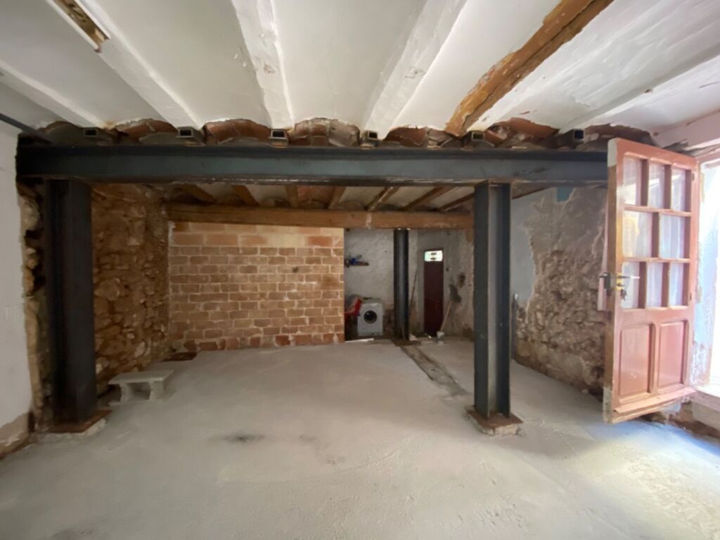 casa esquinera con estructura reformada en freginals foto grande (3)