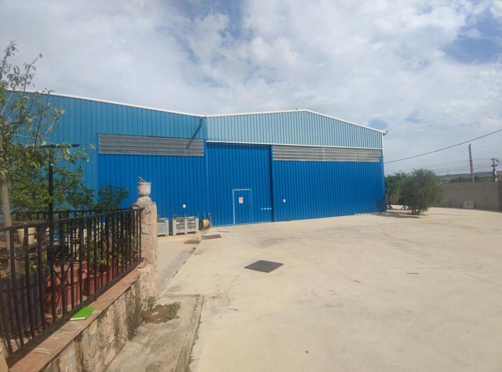 venta de grupo de naves en perfecto estado en villasequilla foto grande (2)