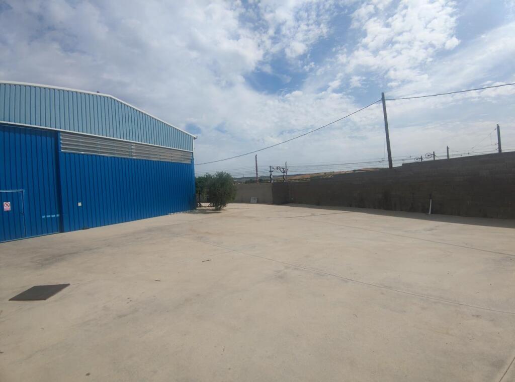 venta de grupo de naves en perfecto estado en villasequilla foto grande (3)