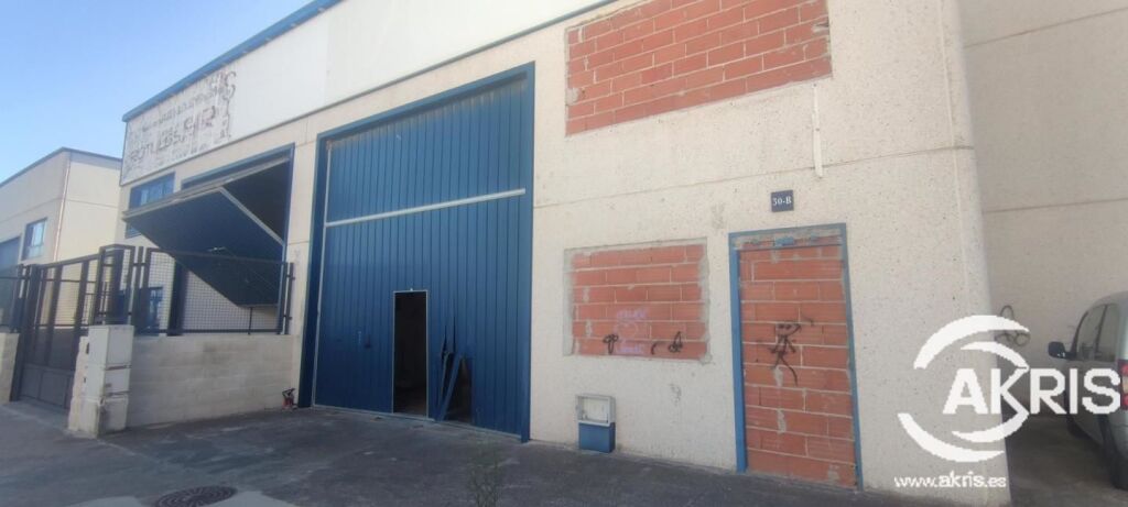Foto nave industrial ocupada en el viso de san juan
