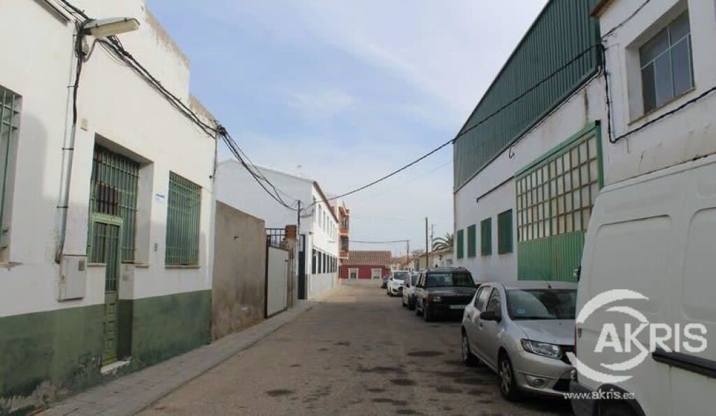 Foto magnifica nave industrial en sonseca