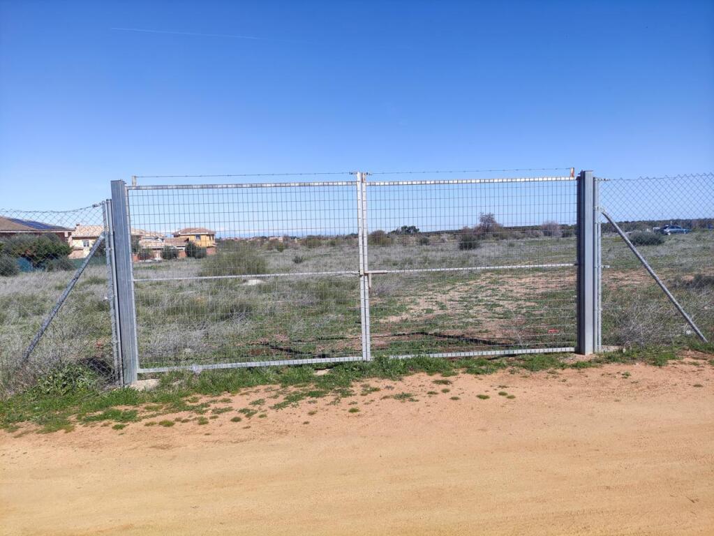 Foto parcela vallada en la mejor zona de burguillos