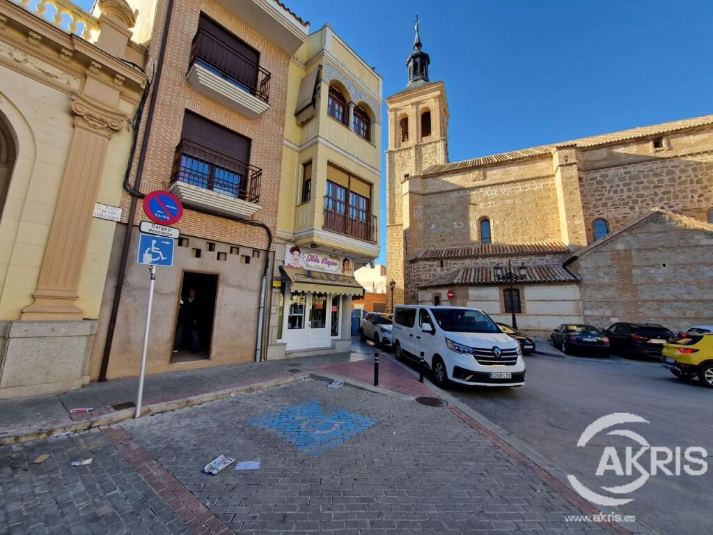 Foto local comercial en mora centro