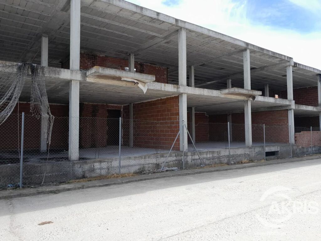 Foto vivienda en construcción con 48 viviendas y plazas garajes en borox