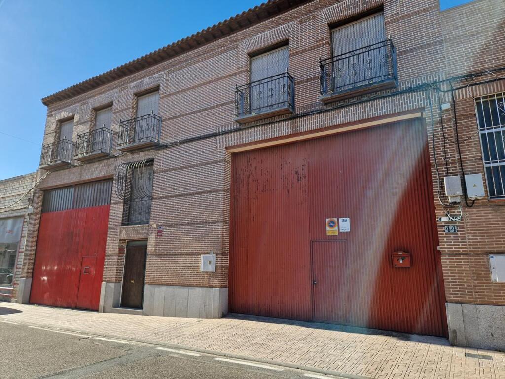 Foto nave industrial en venta en torrijos de 1671 m2