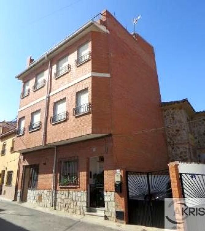 Foto vivienda centrica en navahermosa