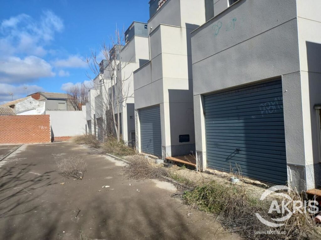 Foto promoción de chalets en quero - con incidencias: obra paralizada.