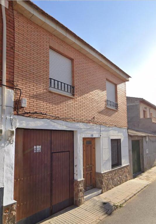 Foto amplisima casa-chalet adosado en consuegra