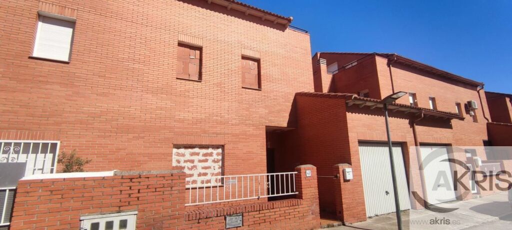 chalet adosado de 4 dormitorios en chozas de canales foto grande (2)