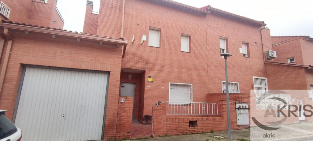 Foto chalet adosado a reformar en chozas de canales