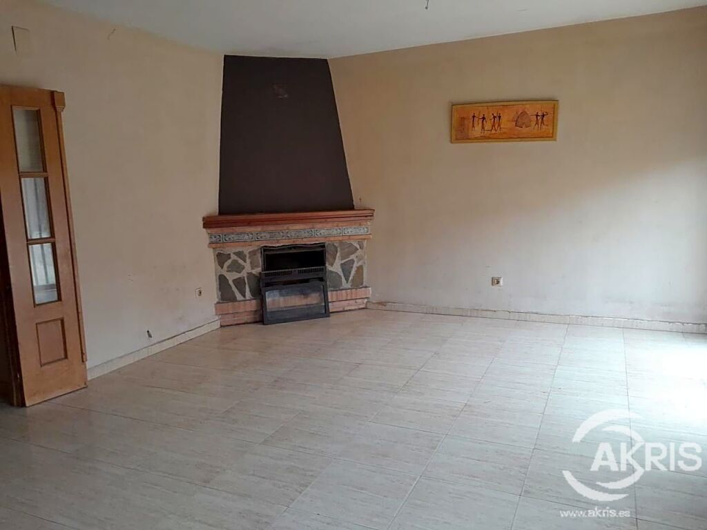 chalet adosado en yuncos en zona residencial foto grande (3)