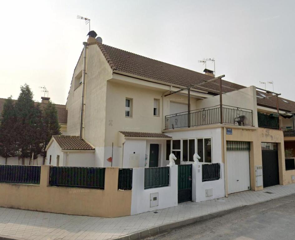Foto vivienda okupada sin posibilidad de visitar ni financiar