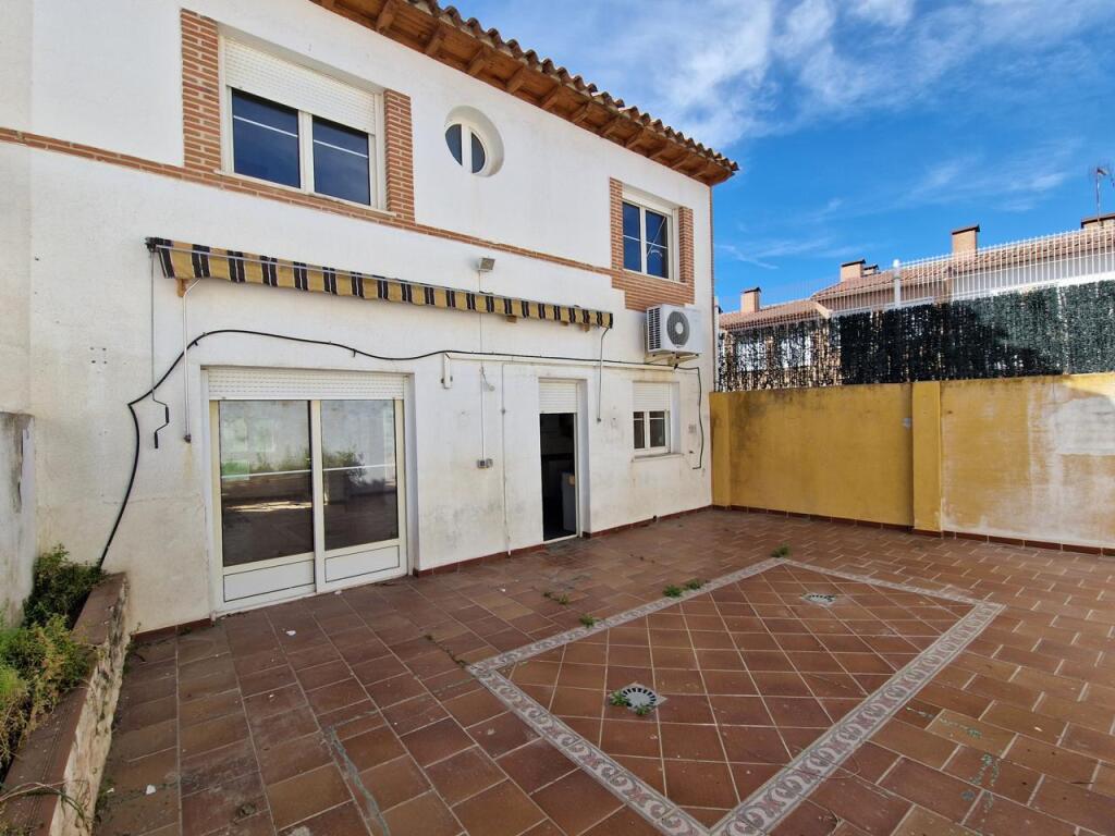 Foto chalet en venta en olias del rey