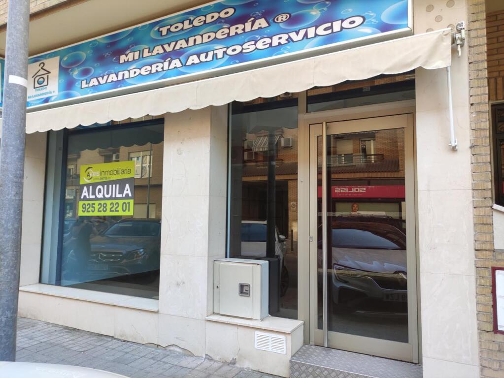 estupendo local en alquiler, muy bien situado en calle comercial foto grande (3)