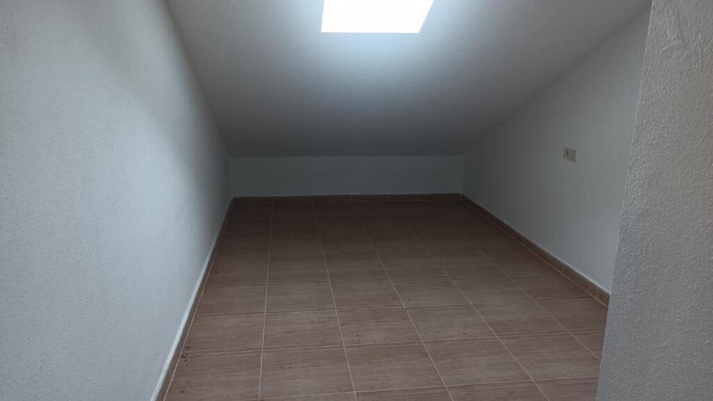 Foto piso abuhardillado