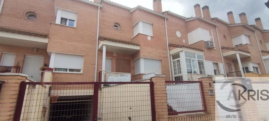 Casachalet venta bollullos  de segunda mano - Chalet adosado de 3 dormitorios en Yuncler