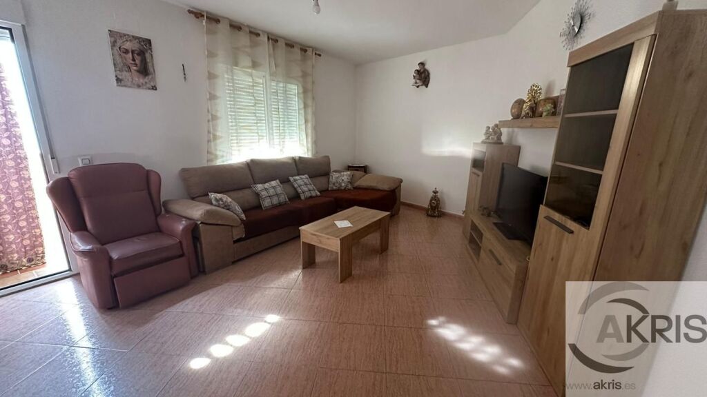 Piso 3 dormitorios  de segunda mano - EXCELENTE CHALET SEMINUEVO