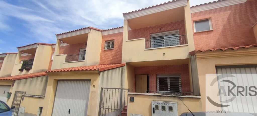 Foto chalet adosado de 4 dormitorios en recas
