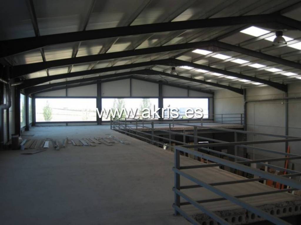 nave industrial en venta en torrijos de 925 m2 foto grande (2)