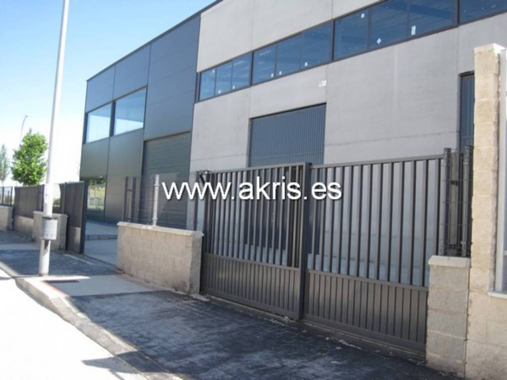 Foto nave industrial en venta en torrijos de 925 m2