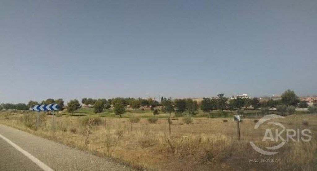 terreno urbano para uso terciario foto grande (3)