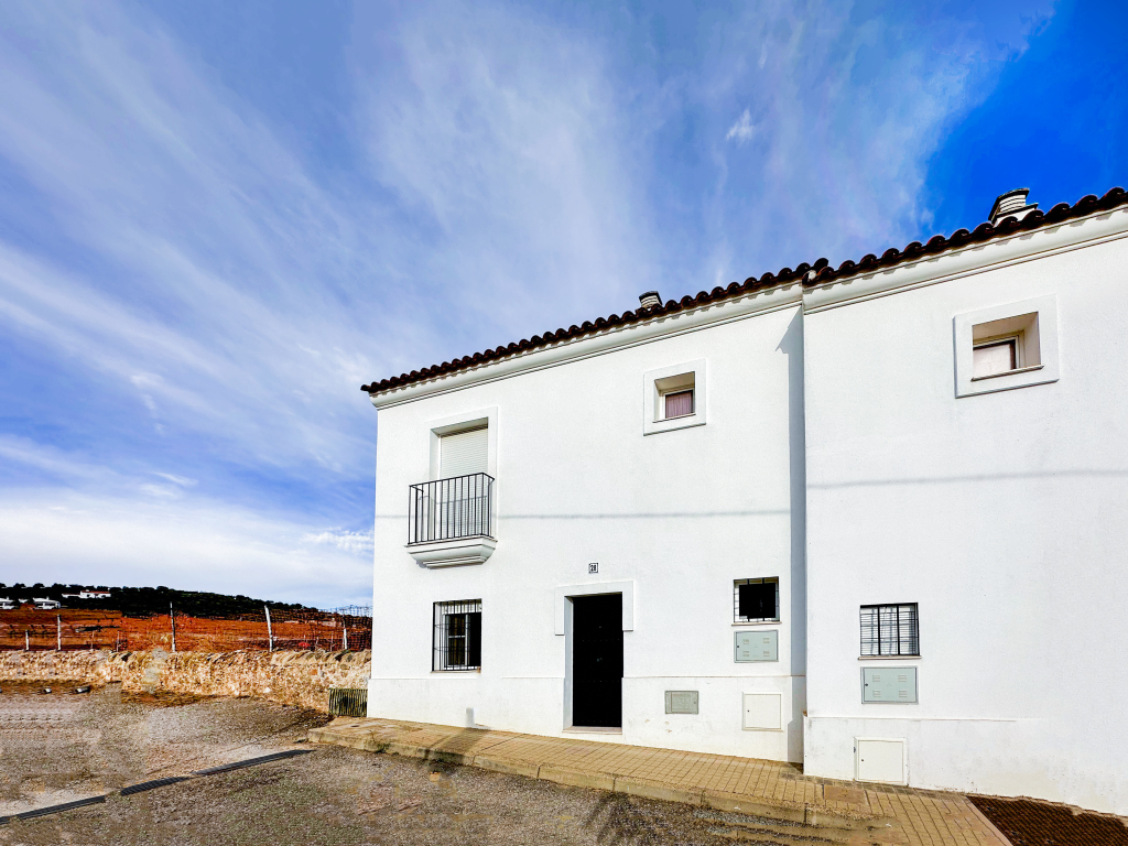 Foto adosada en venta en alanis sevilla