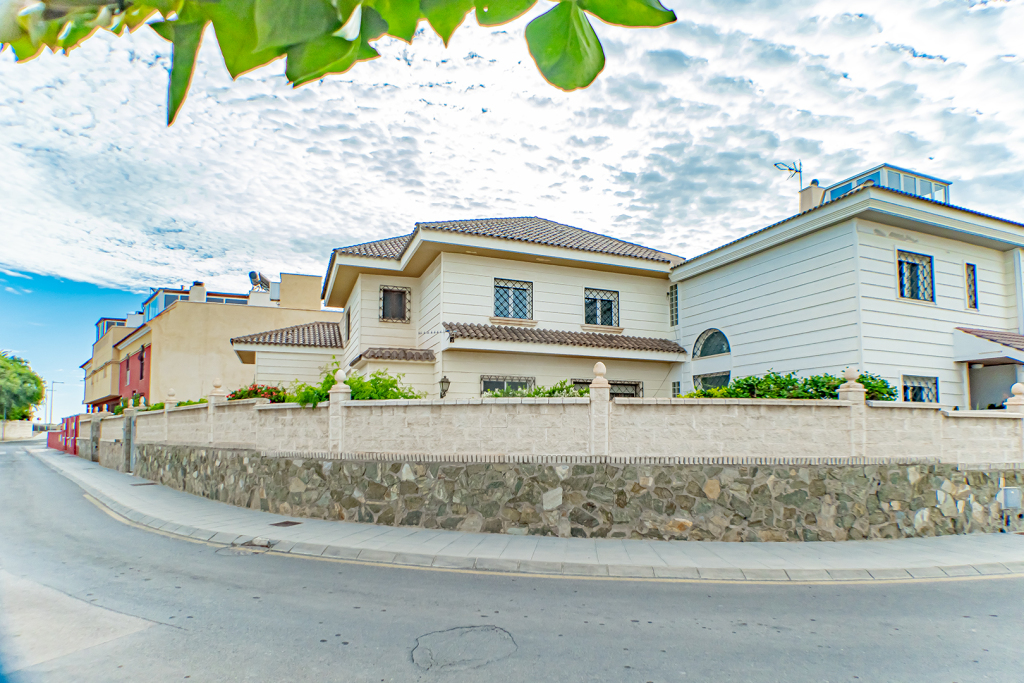 casa-chalet en venta en almería almería foto grande (2)