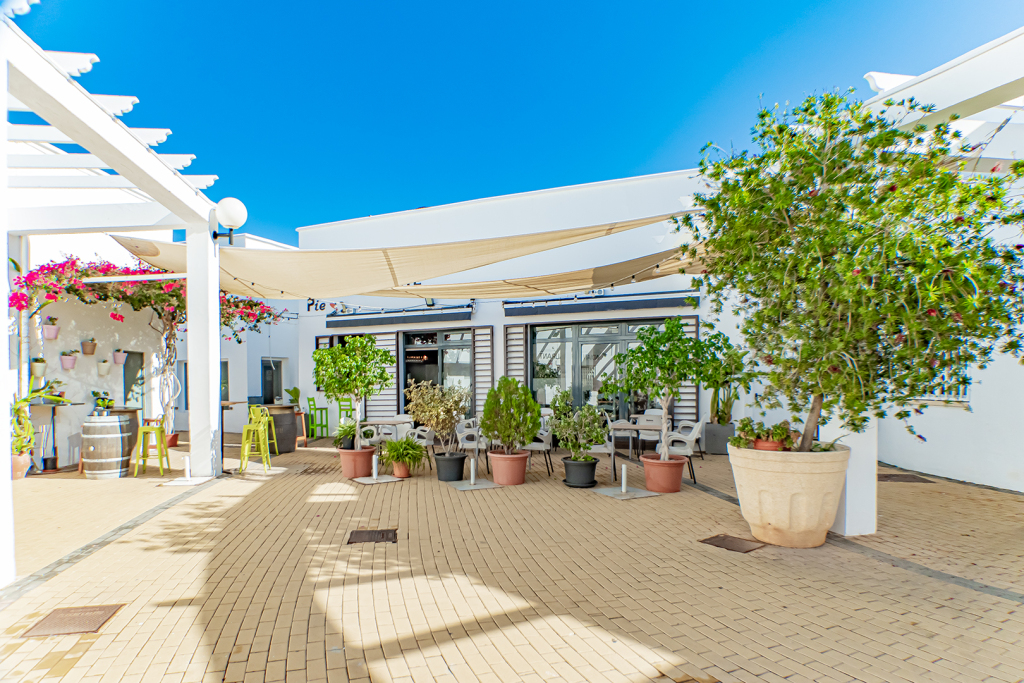 Mesas sillas restaurante  de segunda mano - Local comercial en Venta en San Jose Almería