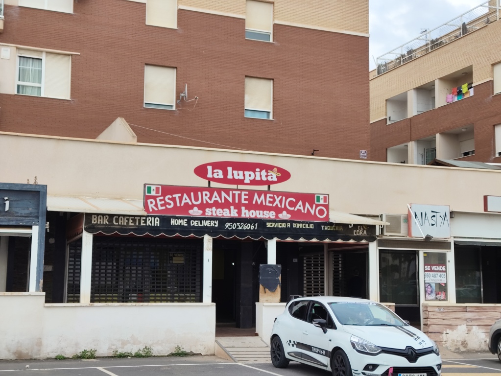 Foto local comercial en venta en roquetas de mar almería