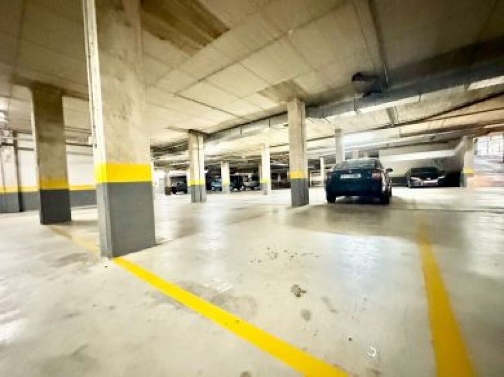 Foto parking coche en venta en vitoria zabalgana álava