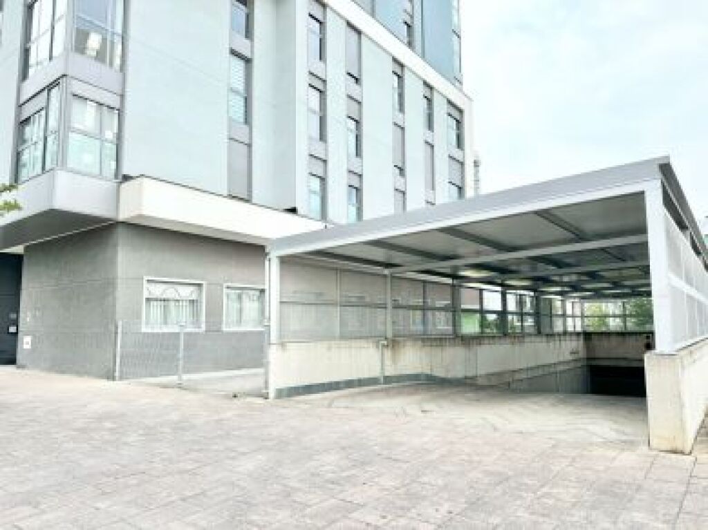 Foto parking coche en venta en vitoria zabalgana álava