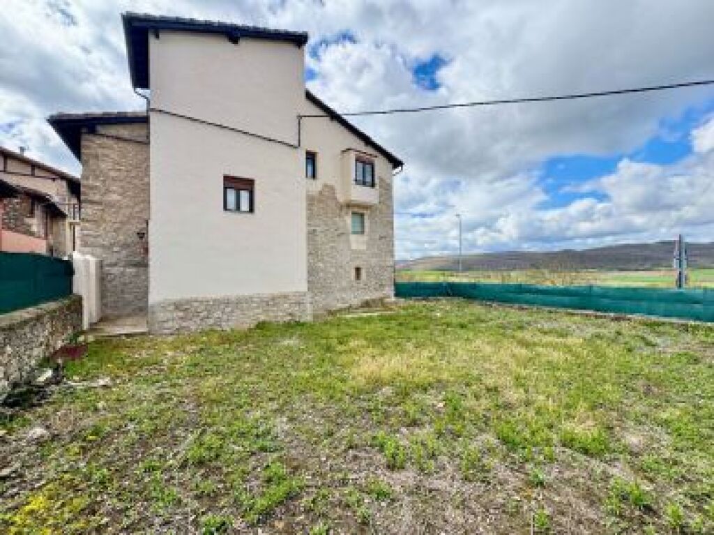 Apartamento dormitorio amplia terraza  de segunda mano - Casa de pueblo en Venta en Bernedo Álava
