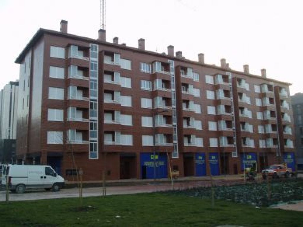 Foto local comercial en alquiler en vitoria salburua álava