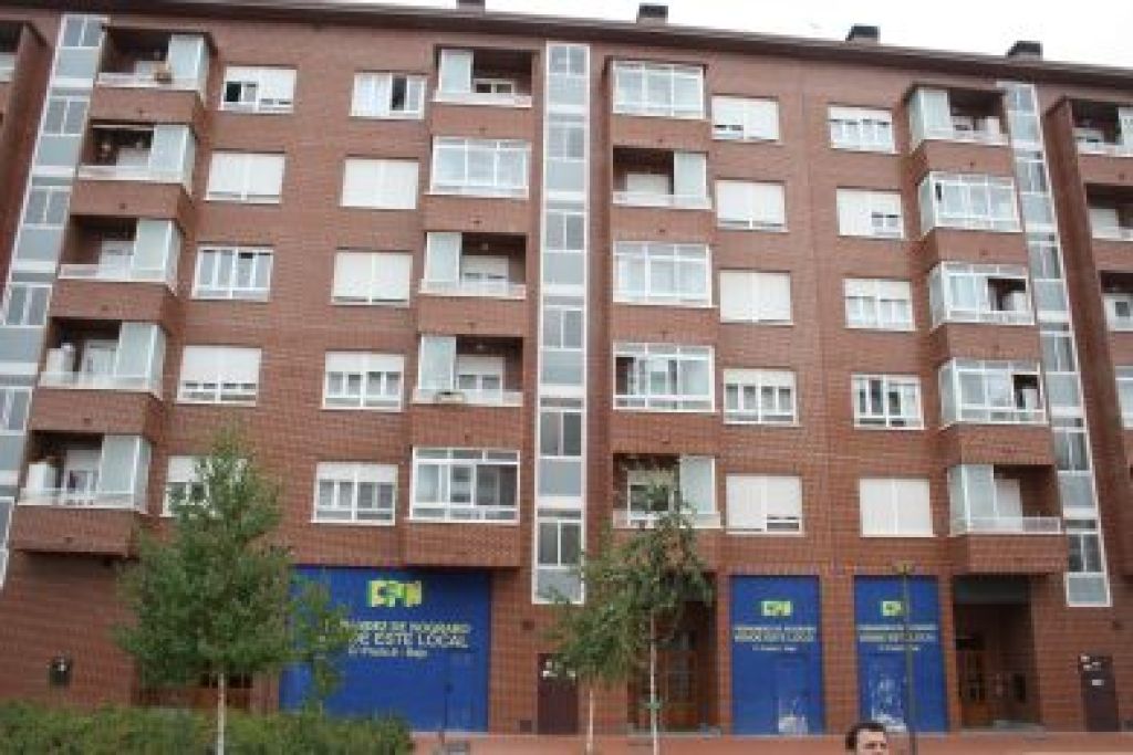 Foto local comercial en venta en vitoria salburua álava