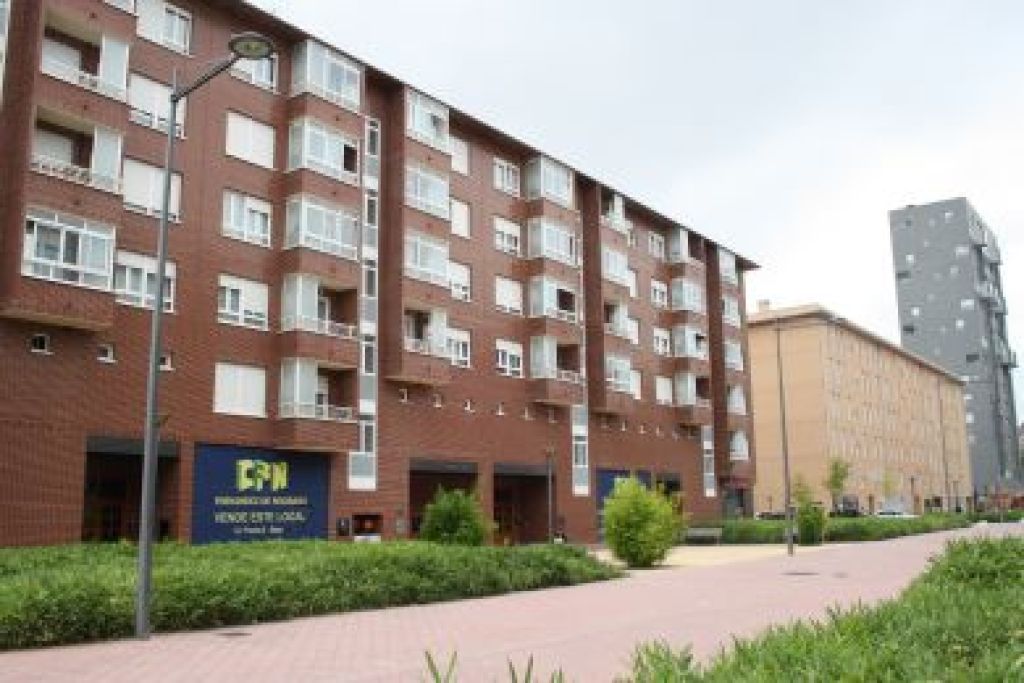Foto local comercial en venta en vitoria salburua álava