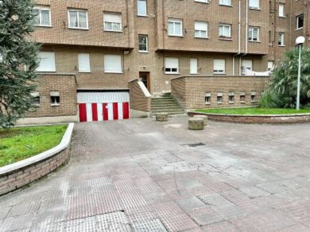 Foto parking coche en venta en vitoria álava