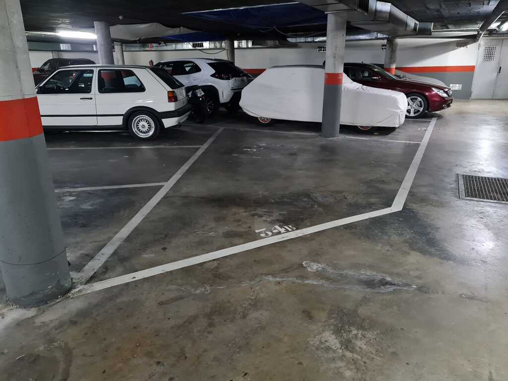 Foto parking coche en alquiler en castelldefels barcelona